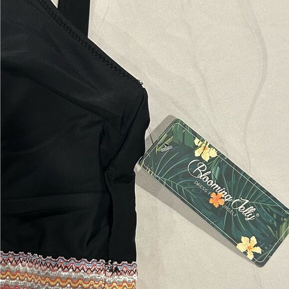 Black one piece bathing suit with removable bra cups - Picture 5 of 5